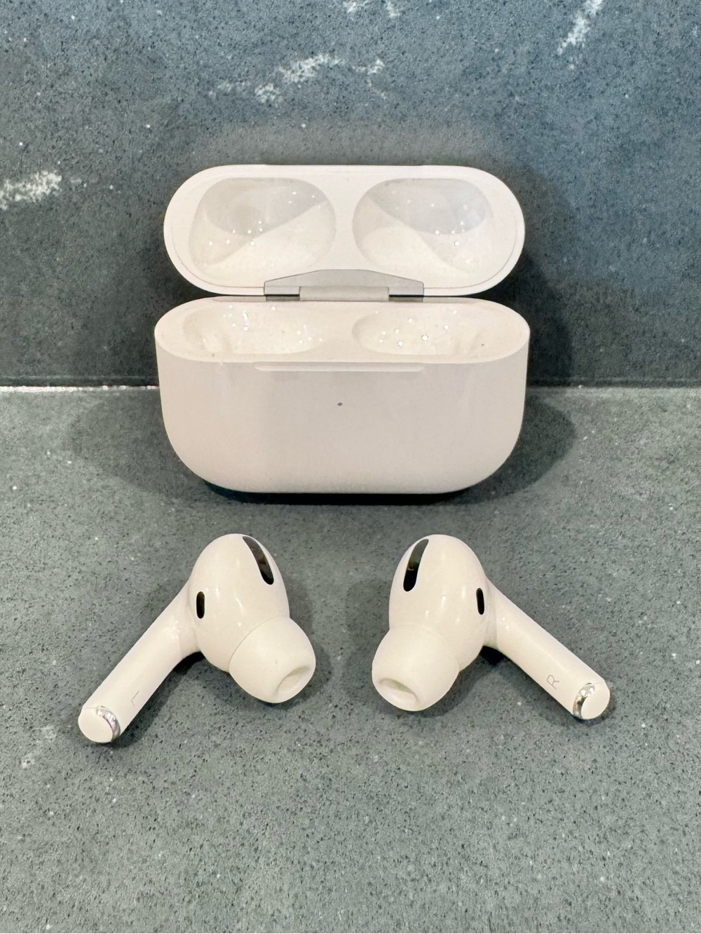 Apple AirPood Pro 1st Gen - Picture 2 of 10
